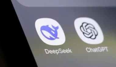 DeepSeek pazartesi günü uygulama indirme listelerinde zirveye yerleşti.